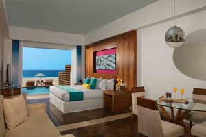 Swim Up Altitude Junior Suite Ocean Front at Krystal Grand Los Cabos Hotel